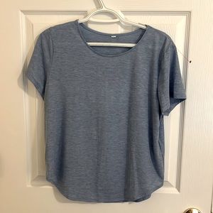 Under Armour blue scoop neck short sleeve shirt w/ key hole back. Size M.
